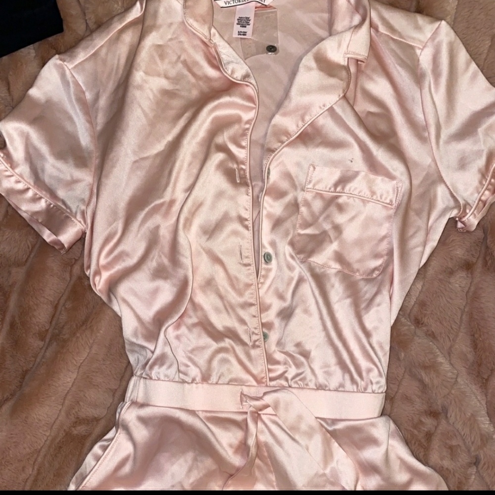 LAST HOURS 💓 $75 VICTORIA’S SECRET Romper
